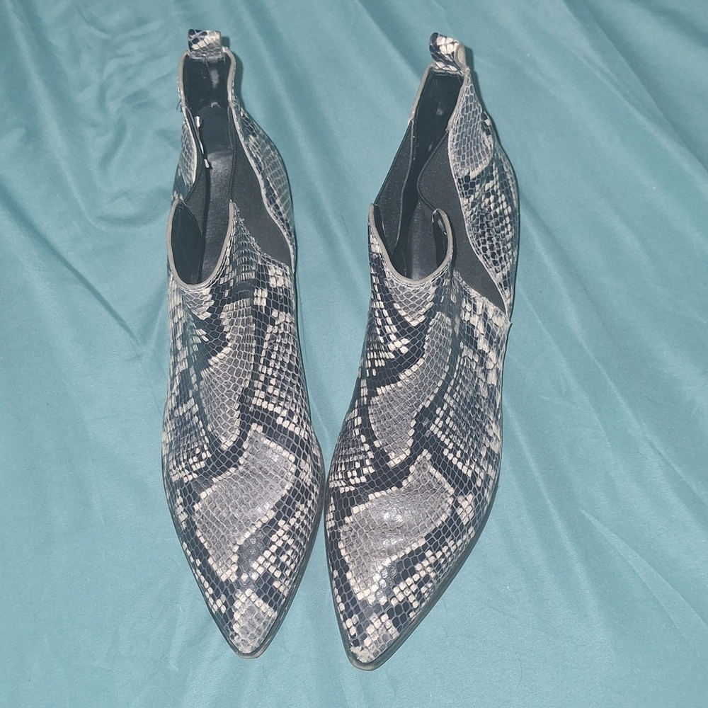 Marc Fisher YALE Chelsea Boot